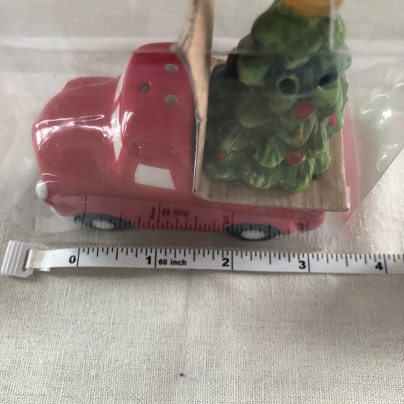 Christmas Red Truck Salt And Pepper Shaker NEW - Picture 3 of 6